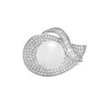 Sitting Pearl Diamond Ring